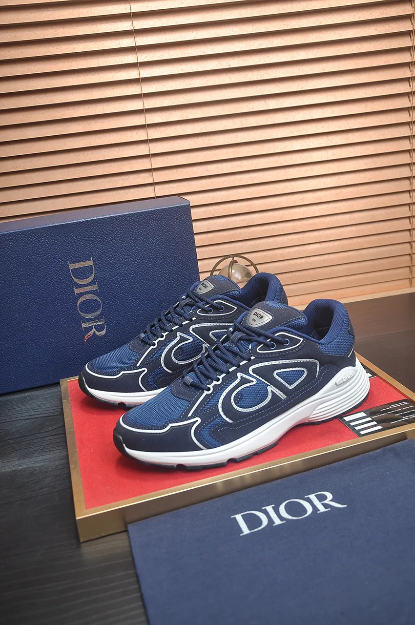 Men's men's shoes 💰: 500💶 (top original order) Brand: Dior (Dior) Standard code: Men's code 38-44 (45 customized) Grade: Same as the official website Material: Top original cowhide spliced ​​together Original wear-resistant and lightweight outsole Style category: Fashionable casual shoes Distinguished luxury brand elements top luxury Color: Actual picture color